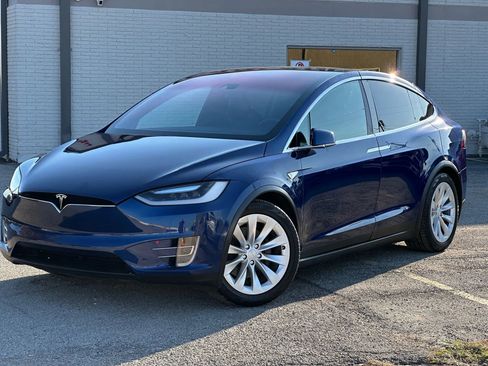 Used 2016 Tesla Model X 60D image 2