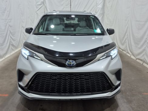 Used 2023 Toyota Sienna XSE AWD/4WD image 7