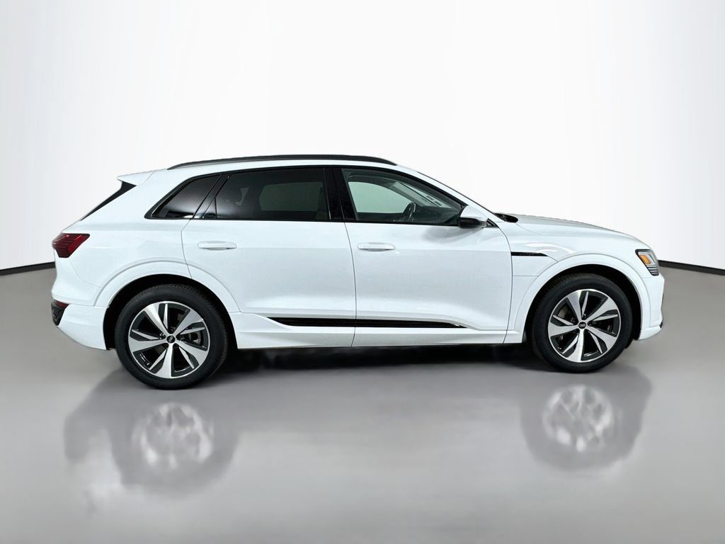 Used 2024 Audi Q8 e-tron Premium AWD/4WD image 5