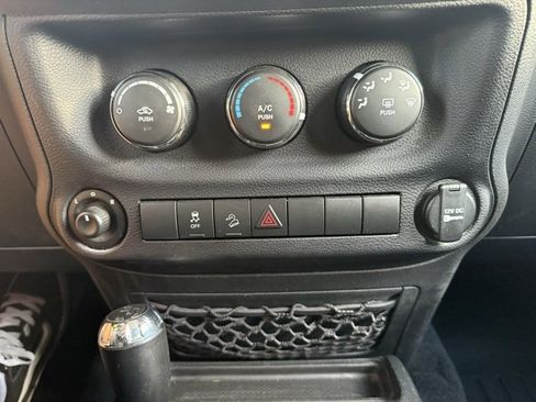 Used 2018 Jeep Wrangler Unlimited Sport S image 19