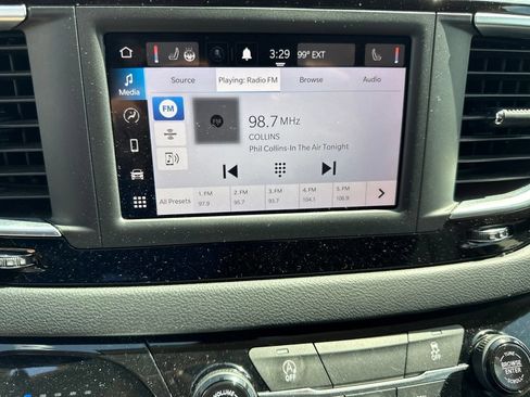 Used 2022 Chrysler Voyager LX FWD image 23