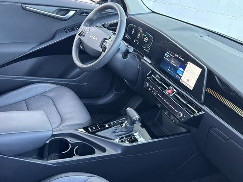 New 2025 Kia Niro SX image 12