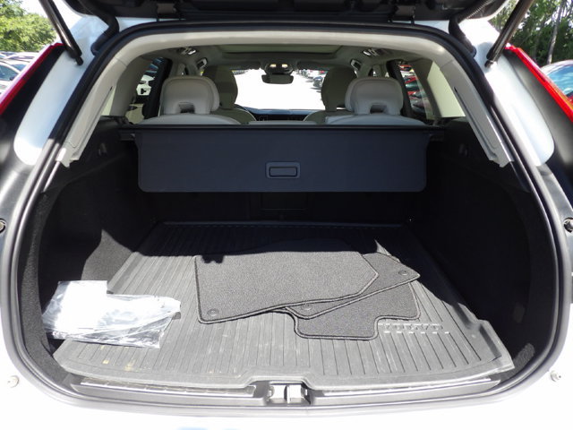 Certified 2024 Volvo XC60 B5 Plus w/ Climate Package AWD/4WD image 27