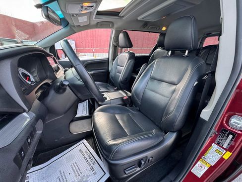 Used 2016 Toyota Sienna SE Premium image 7