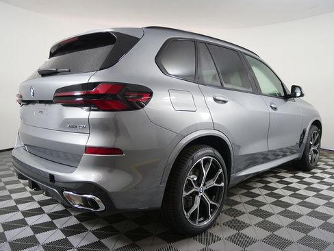 Used 2026 BMW X5 xDrive40i w/ M Sport Package image 3