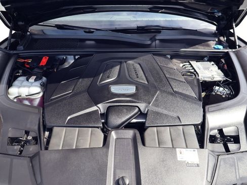 Certified 2023 Porsche Cayenne Platinum Edition image 26