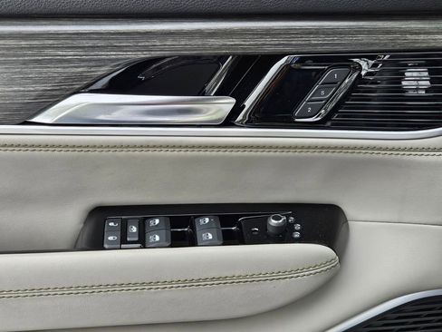 Used 2023 Jeep Wagoneer Series III w/ Preferred Equipment Group image 26