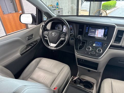 Used 2017 Toyota Sienna XLE w/ XLE Navigation Package FWD image 45