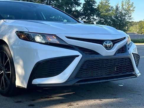 Used 2022 Toyota Camry SE w/ Cold Weather Package AWD/4WD image 10
