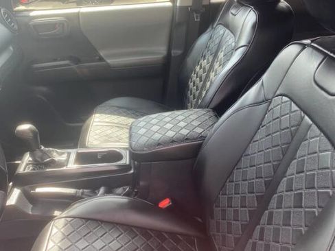 Used 2022 Toyota Tacoma SR image 4