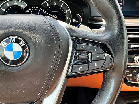 Used 2019 BMW 530i xDrive w/ Convenience Package image 12