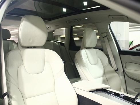 Used 2024 Volvo XC60 T8 Plus w/ Climate Package image 25