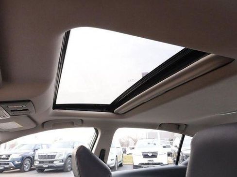 Used 2024 Nissan Altima 2.5 SR w/ SR Premium Package image 8