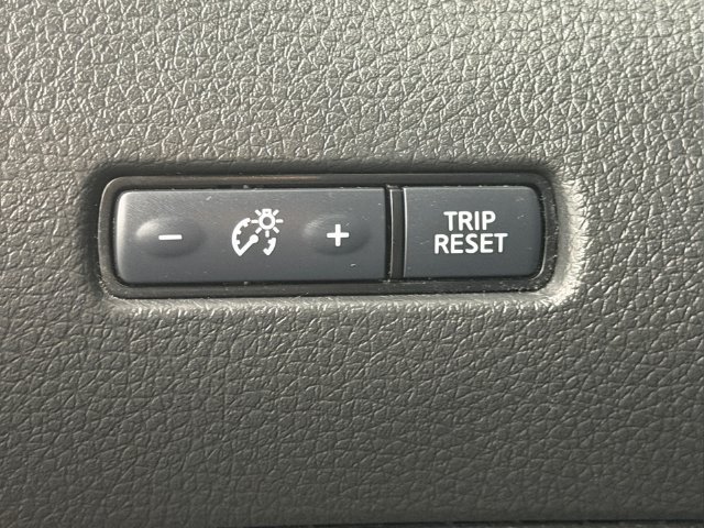 Certified 2021 Nissan Rogue Sport SV FWD image 13