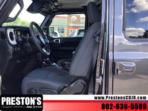 Used 2025 Jeep Wrangler Unlimited Sahara AWD/4WD image 12