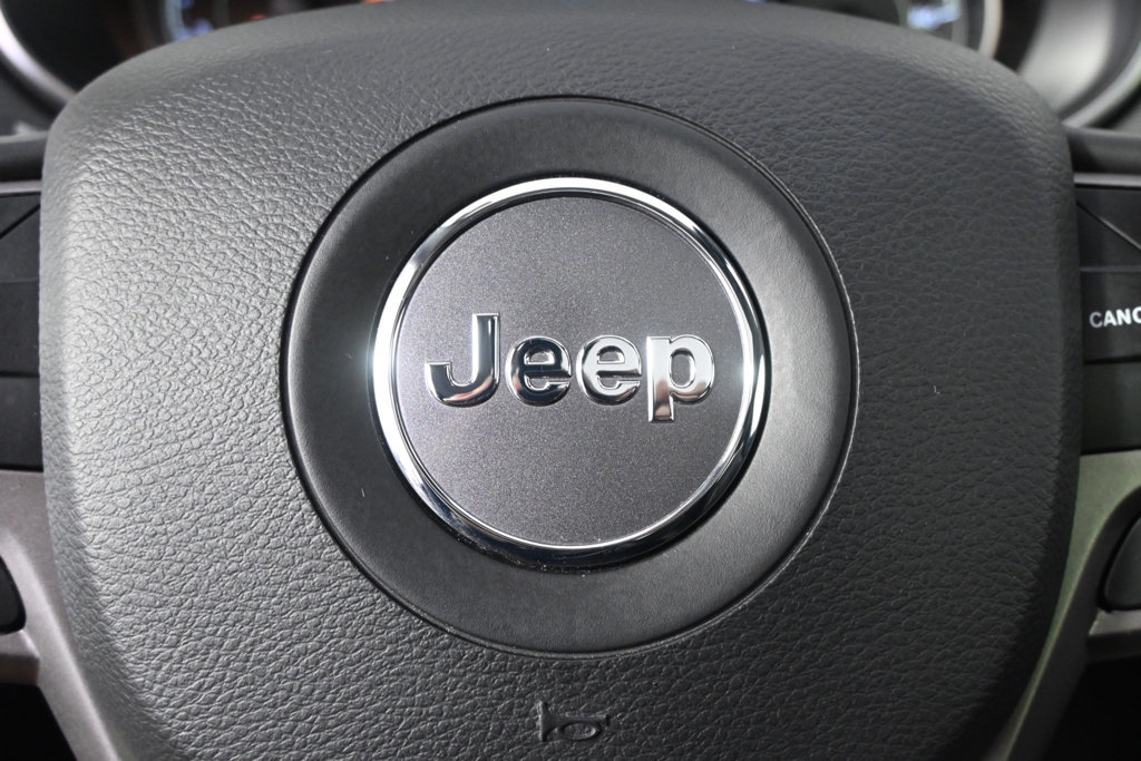 Used 2019 Jeep Cherokee Limited AWD/4WD image 35