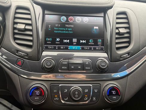 Used 2017 Chevrolet Impala LT FWD image 9