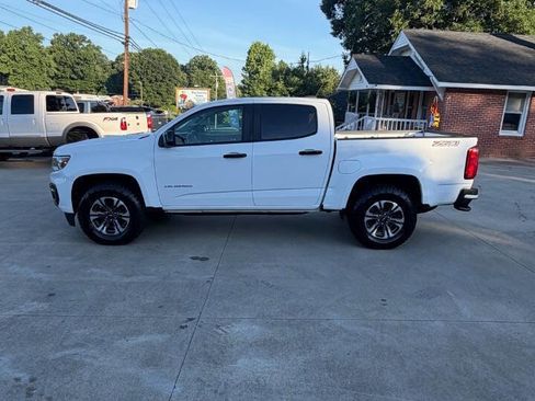 Used 2021 Chevrolet Colorado Z71 AWD/4WD image 2