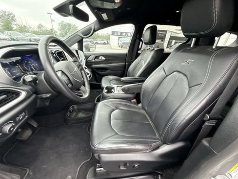 Used 2021 Chrysler Pacifica Touring-L w/ Uconnect Theater Family Group AWD/4WD image 19