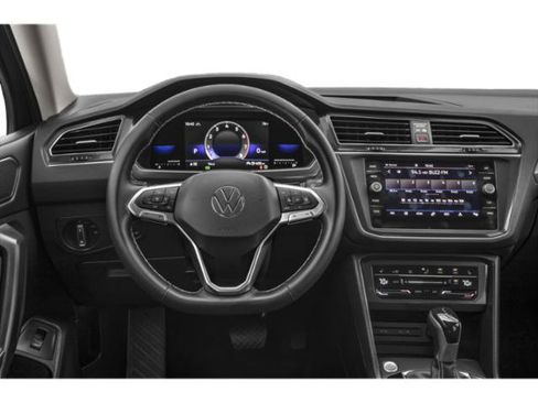 Used 2022 Volkswagen Tiguan SE w/ Panoramic Sunroof Package AWD/4WD image 10