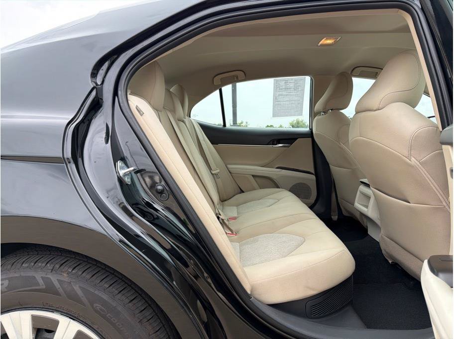 Used 2022 Toyota Camry LE FWD image 13