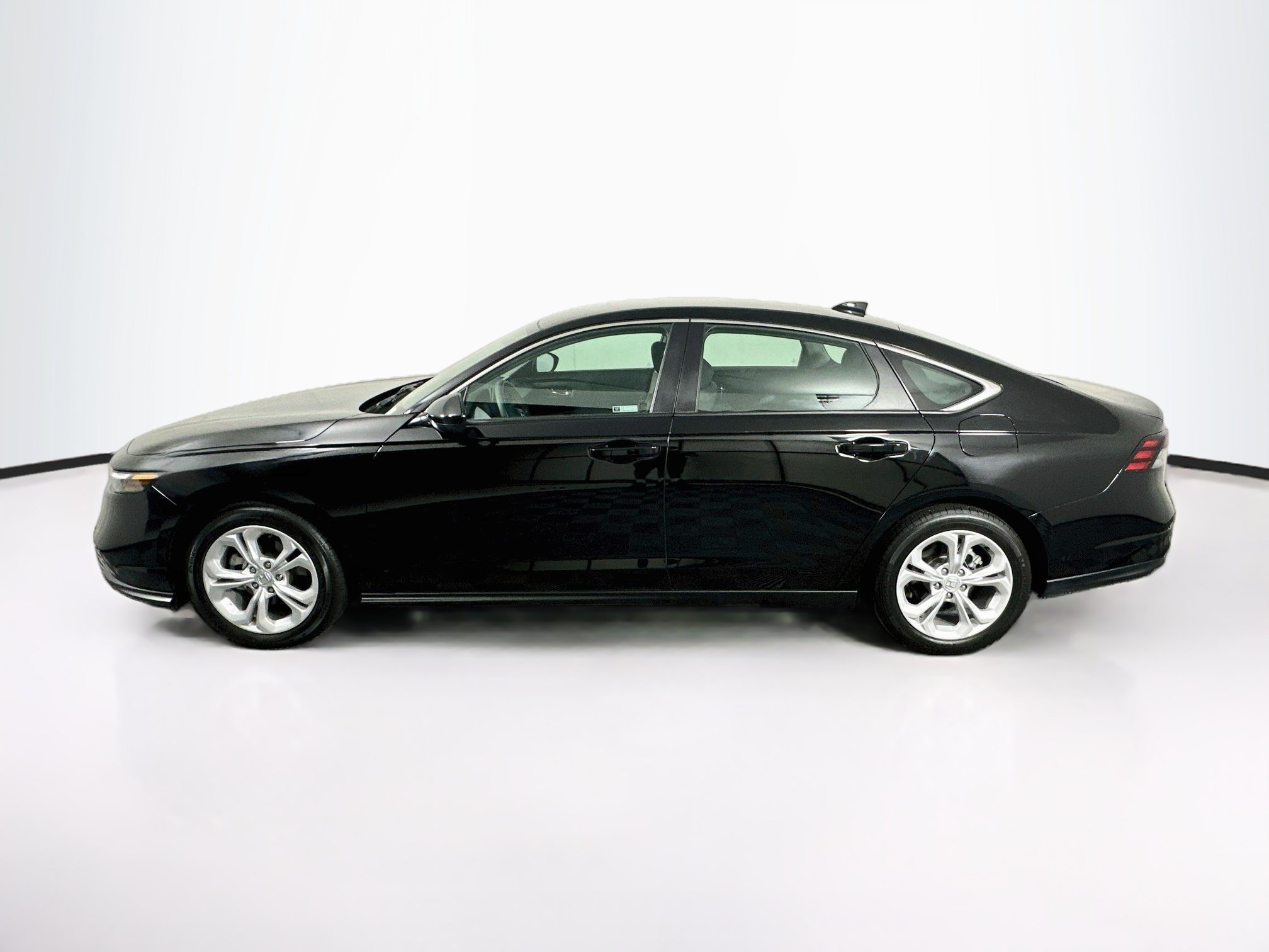 Used 2025 Honda Accord LX image 4