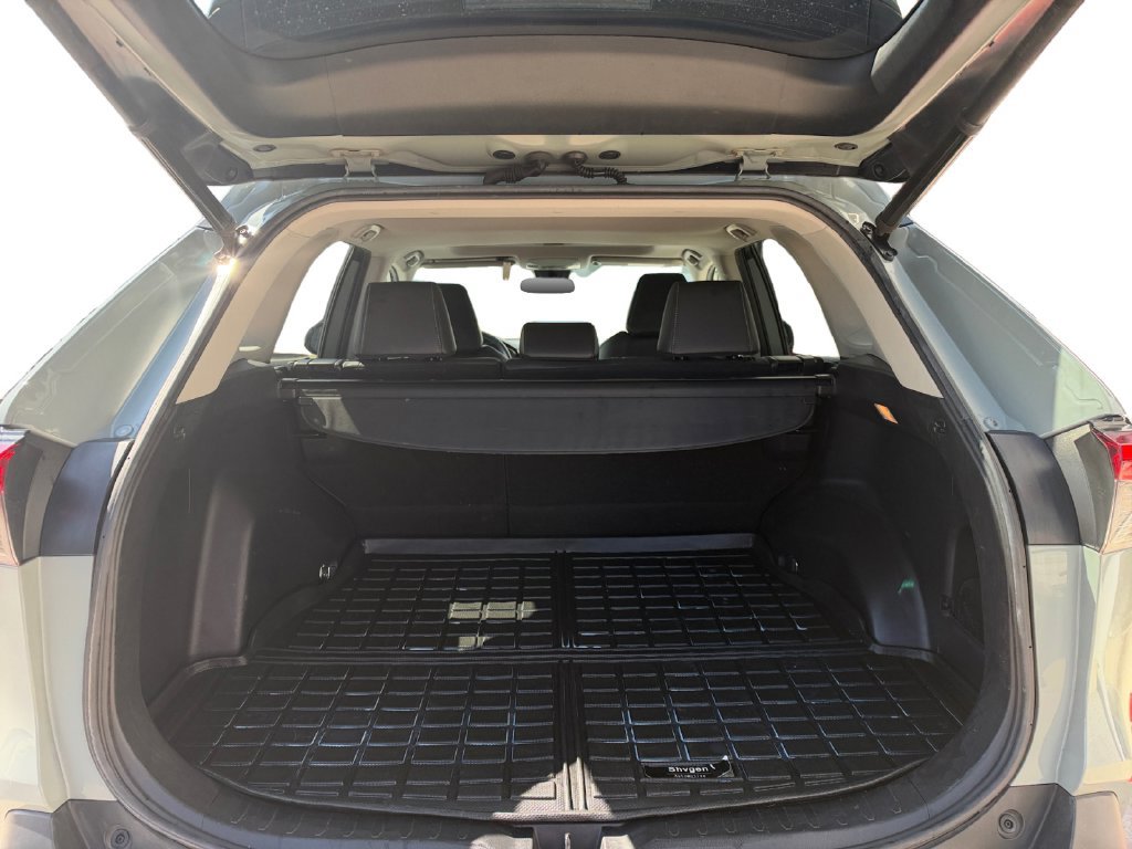 Used 2020 Toyota RAV4 XLE Premium FWD image 18
