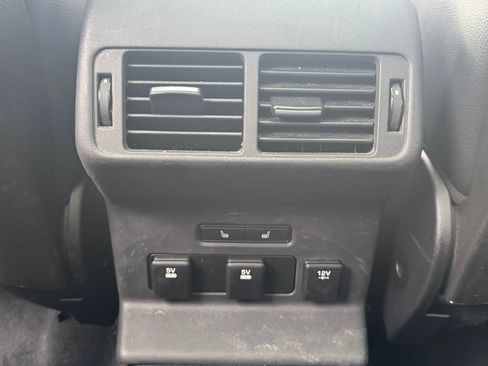 Used 2018 Land Rover Range Rover Velar S image 31