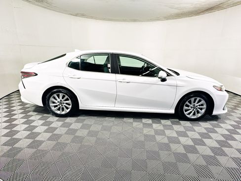 Used 2023 Toyota Camry LE image 2