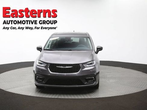 Used 2023 Chrysler Pacifica Touring-L FWD image 54