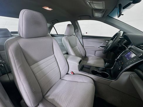 Used 2017 Toyota Camry LE image 28