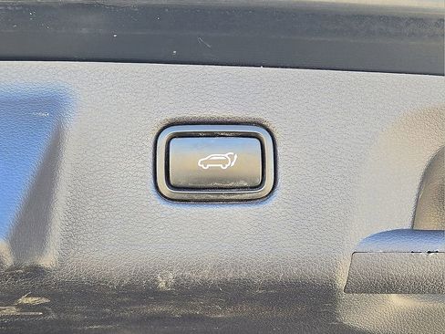 Used 2022 Hyundai Palisade Calligraphy image 12