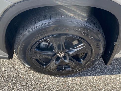 Used 2024 Toyota Highlander LE image 21