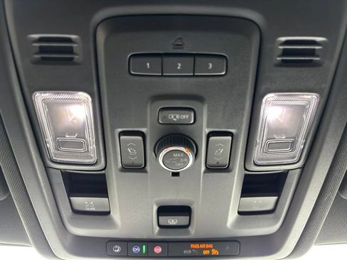 Used 2024 GMC Yukon AT4 AWD/4WD image 30