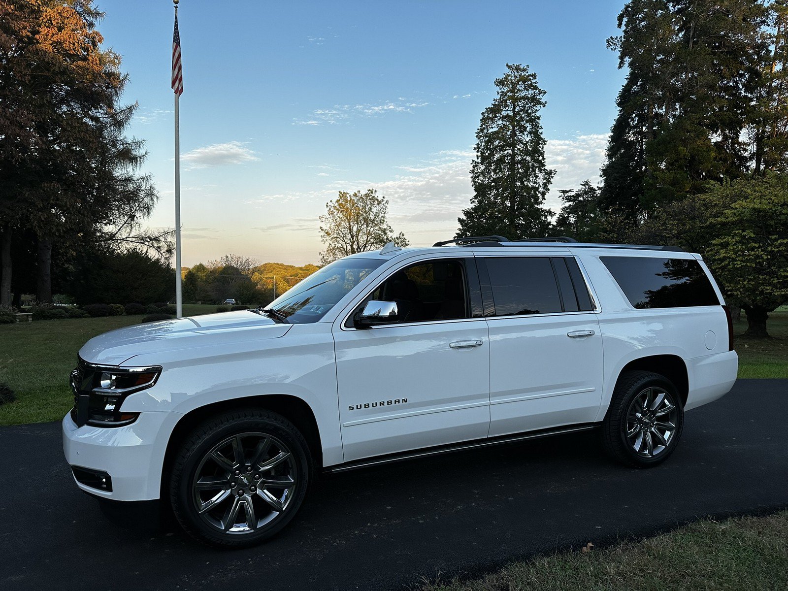 Used 2018 Chevrolet Suburban Premier AWD/4WD image 5