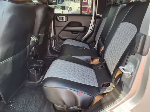 Used 2020 Jeep Gladiator Rubicon image 16