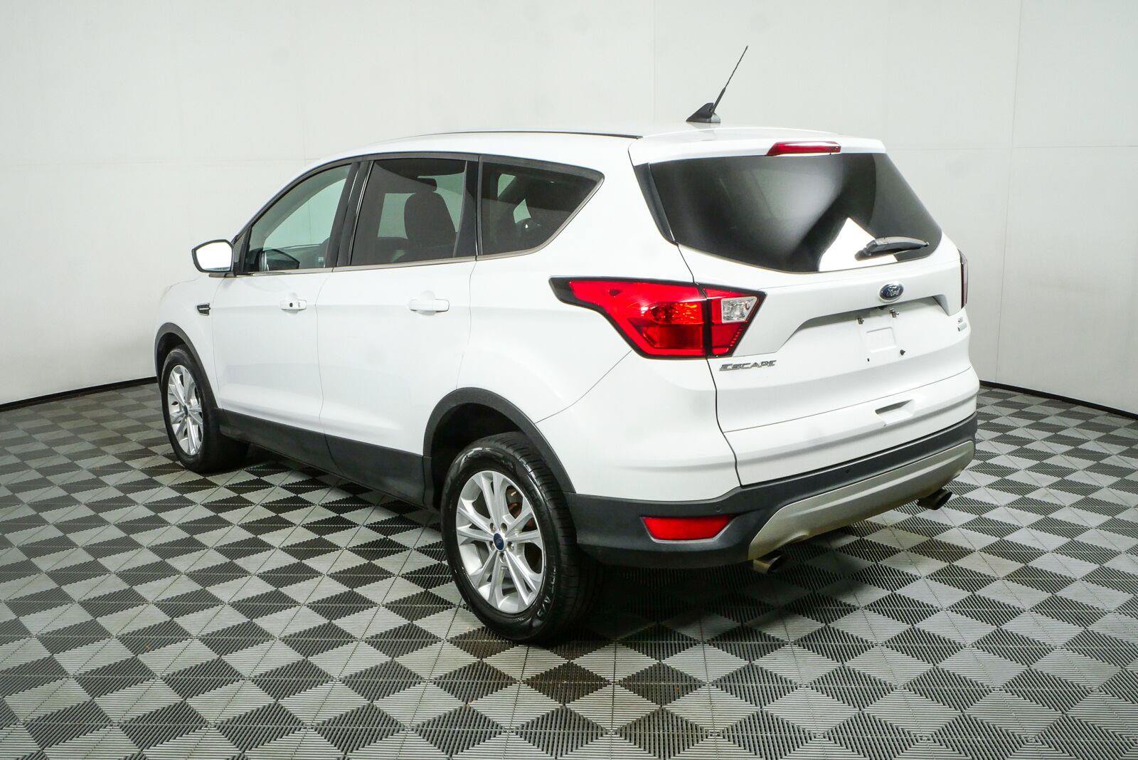 Used 2019 Ford Escape SE FWD image 26