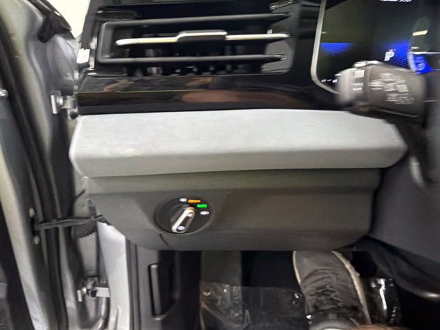 Used 2025 Volkswagen Jetta SE FWD image 27