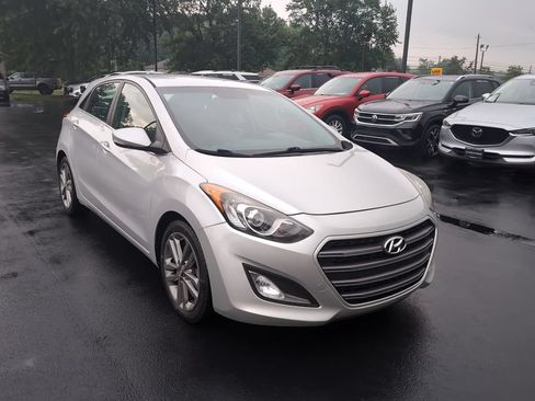 Used 2016 Hyundai Elantra GT w/ Option Group 02 FWD image 2