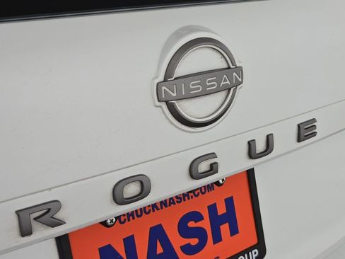 Used 2025 Nissan Rogue SV FWD image 37
