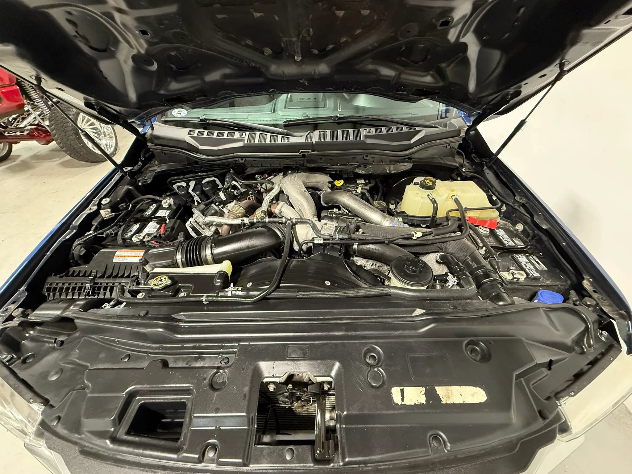 Used 2022 Ford F250 Platinum w/ FX4 Off-Road Package AWD/4WD image 19