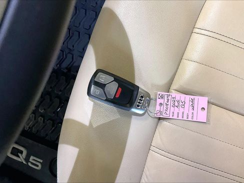 Used 2023 Audi Q5 Premium w/ Convenience Package image 13