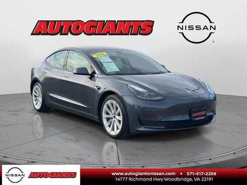 Used 2022 Tesla Model 3 Standard Range image 1