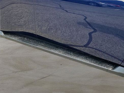 New 2025 Nissan Armada SL w/ Captain's Chari Seat Package image 5