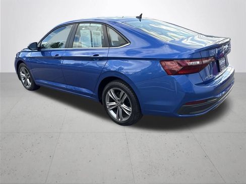 Used 2024 Volkswagen Jetta SE FWD image 9