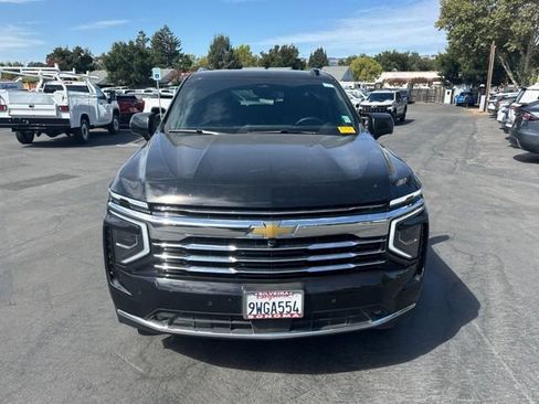 Used 2026 Chevrolet Suburban LT w/ Comfort Package AWD/4WD image 4