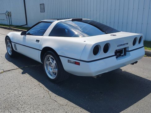 Used 1990 Chevrolet Corvette Coupe RWD image 7