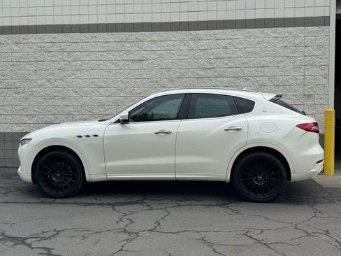 Used 2017 Maserati Levante S AWD/4WD image 11
