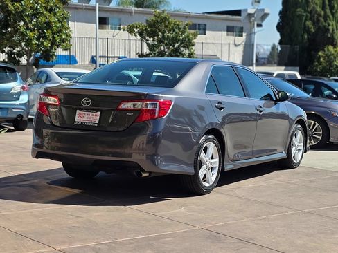 Used 2014 Toyota Camry SE FWD image 12