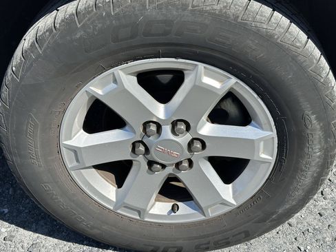 Used 2016 GMC Acadia SLE AWD/4WD image 10